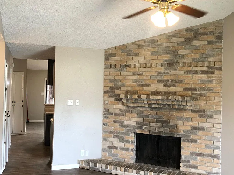 212 Versailles St — Photo 3