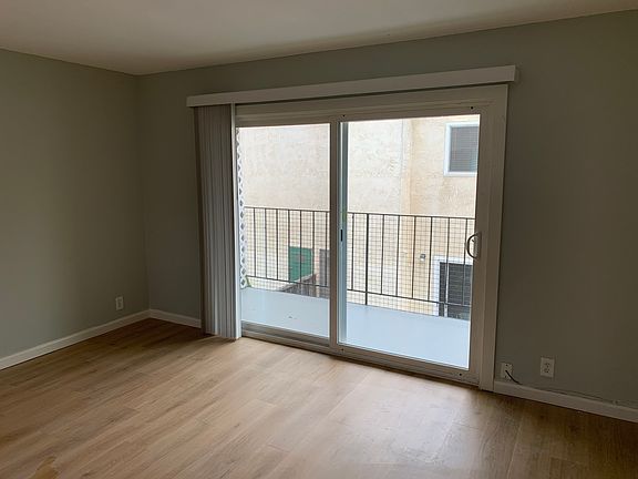 3rd image of 1679 Carpentier St #1685
