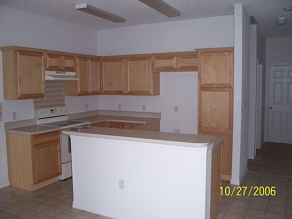 3rd image of 324 Aylesbury Ct