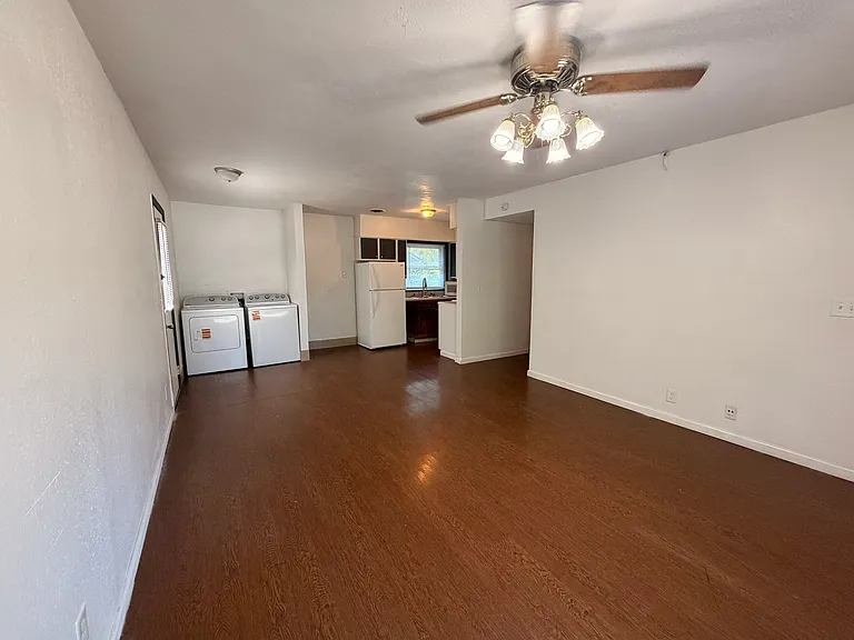 215-217 E Adobe St — Photo 6