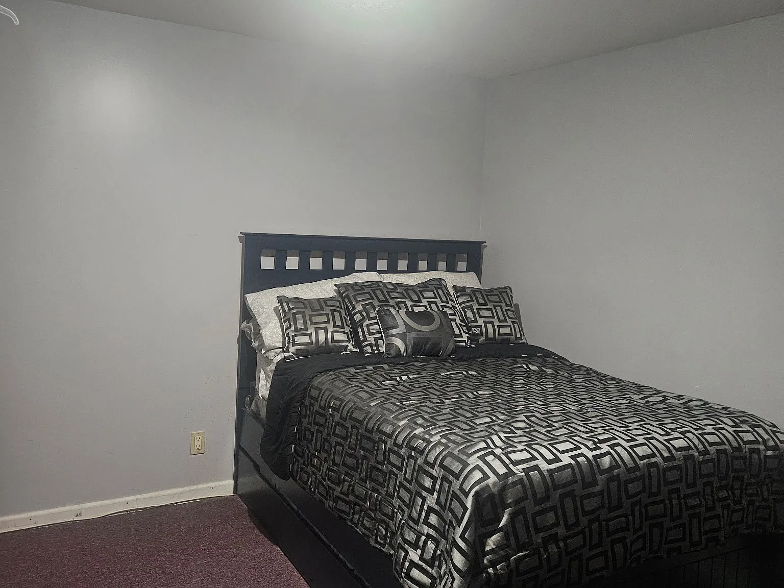 8 Gilbert Pl — Photo 1