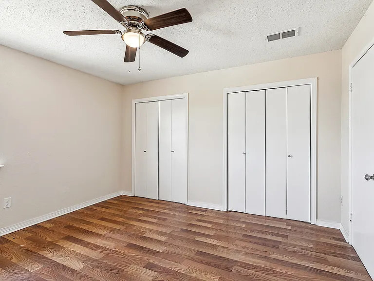 1049 Tallow Tree Ln #8 — Photo 9