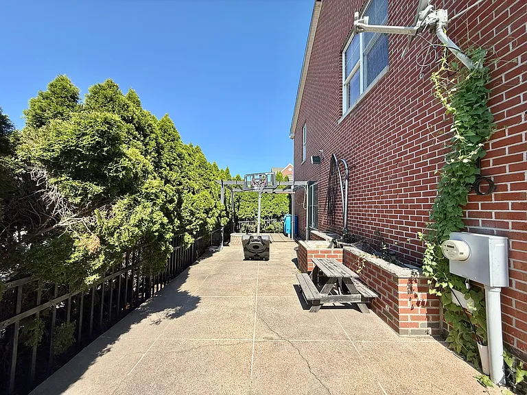 1823 S Napa St — Photo 47