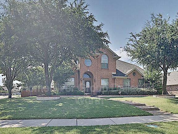 3rd image of 925 Oriole Dr