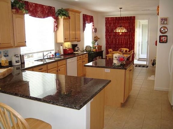 3rd image of 410 Dogwood Dr