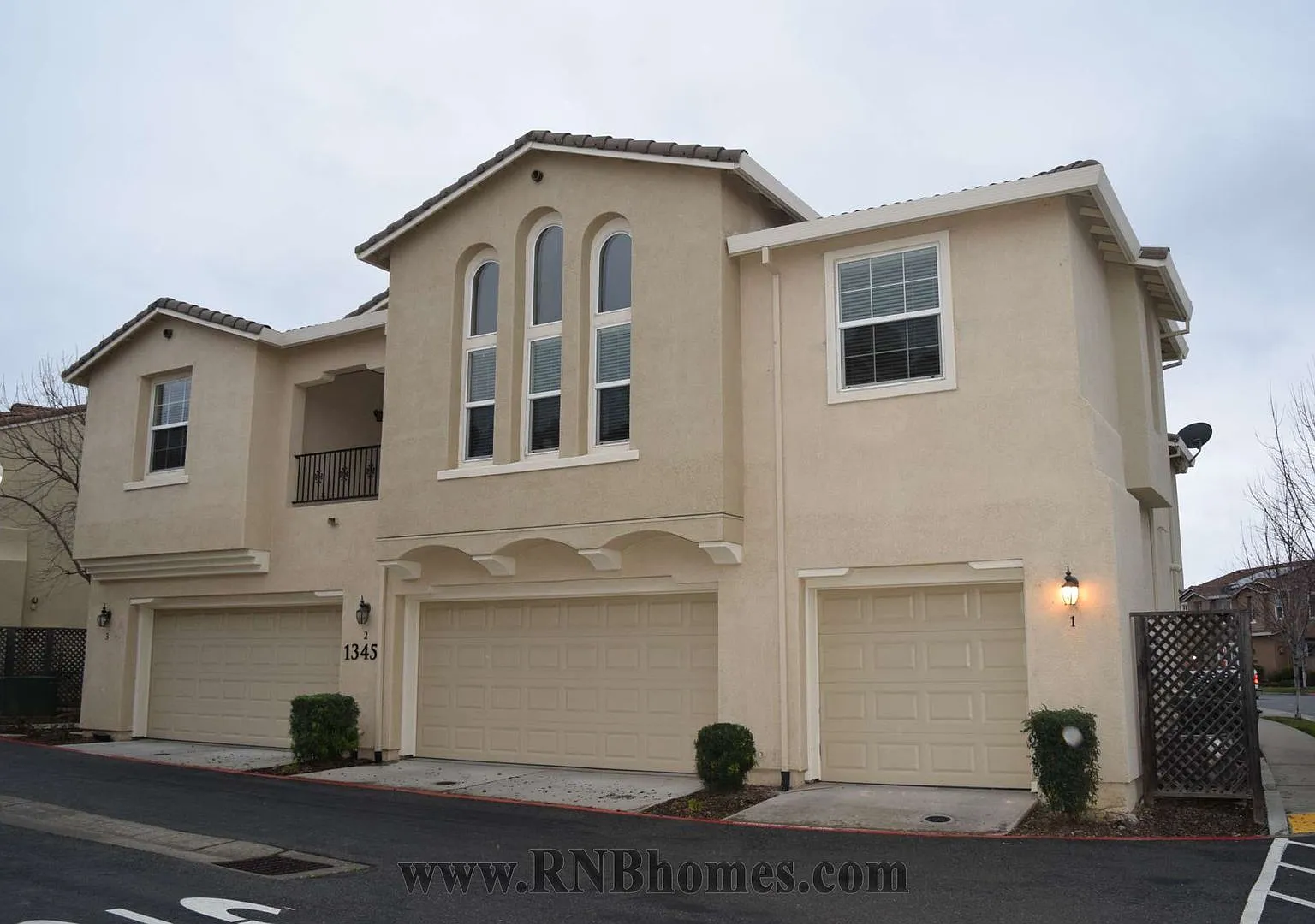 Incline Drive 1345 Unit 1 — Photo 1