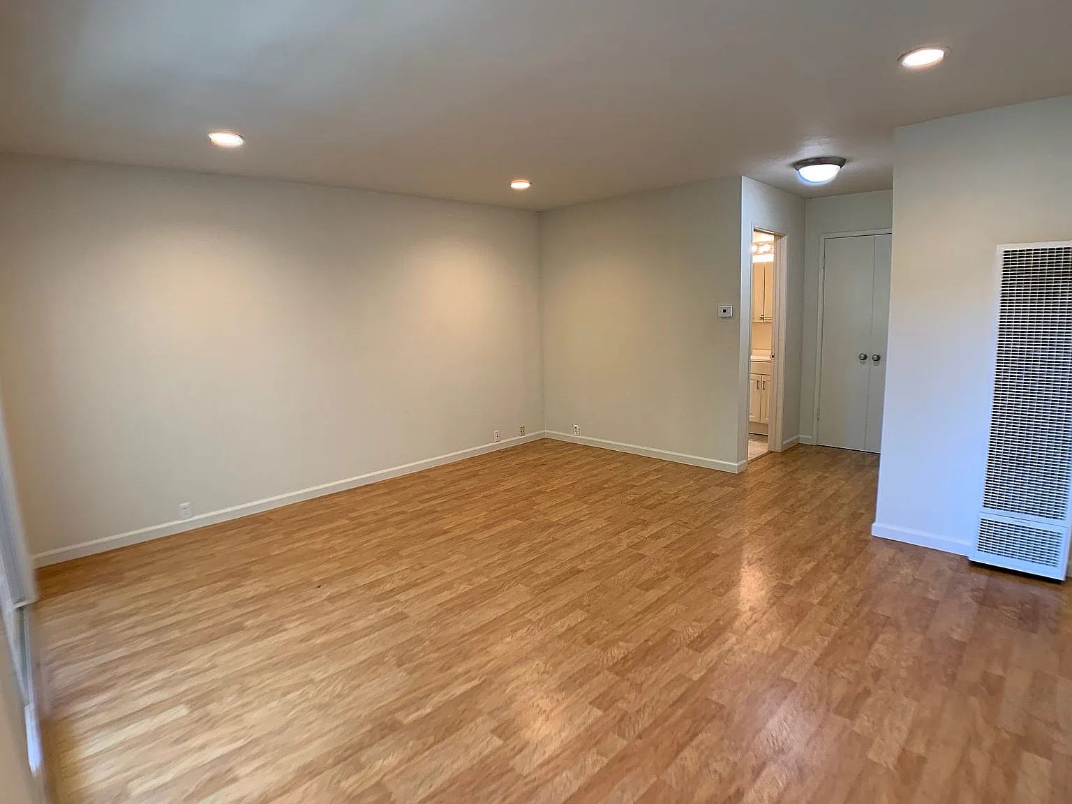 2 bed, 900 sqft, $3,125 — Photo 4