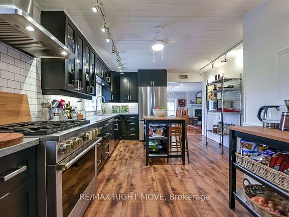 5th image of 6 Pinetree Rd
