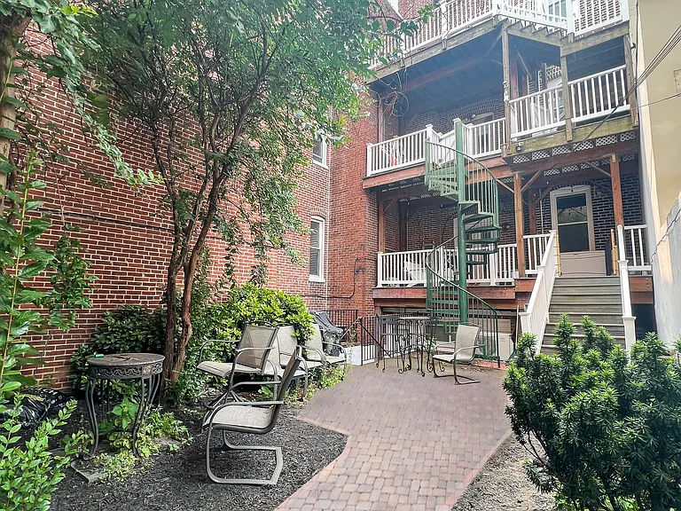 Private Courtyard