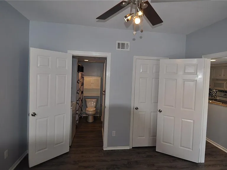 706 W 22nd St #305 — Photo 15