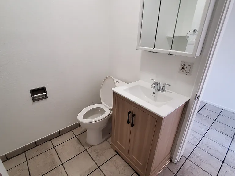 855 W 102nd St #7 — Photo 8