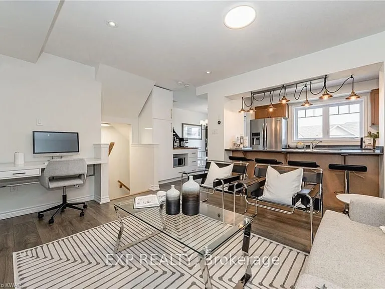 8 Stratus St — Photo 6