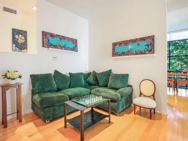 1670 Malcolm Ave #103 — Photo 9
