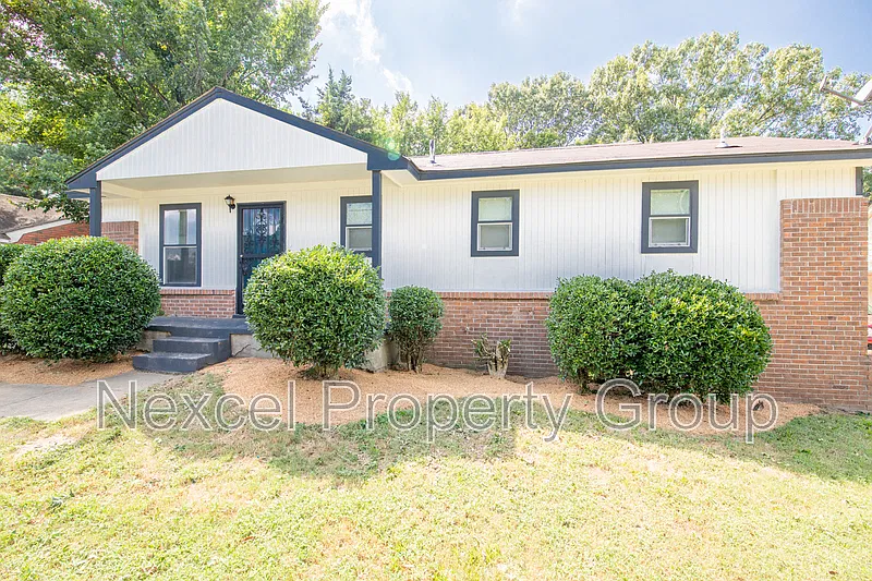 3 bed, 1.5 bath, 903 sqft, $899 — Photo 2