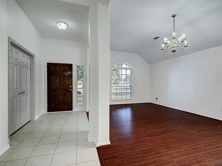 17407 Winfield Sq — Photo 4
