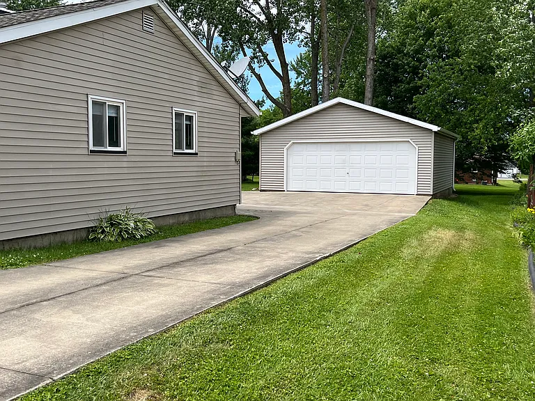 2308 Clearview Dr — Photo 2