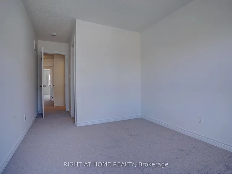 2038 Cameron Lott Cres — Photo 20