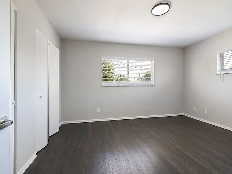 Lindenwood Heights Apartments — Photo 19