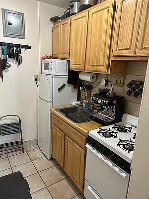 5th image of 122 W 81st St APT 7