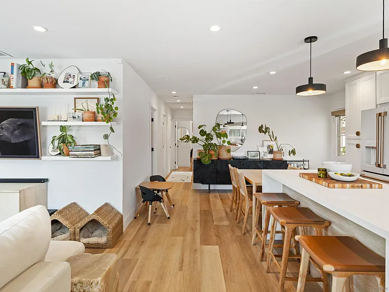 2068 Montclair St — Photo 4