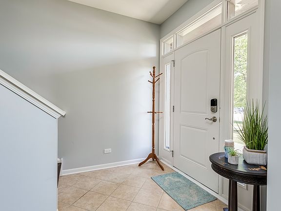 2nd image of 744 N Aspen Dr