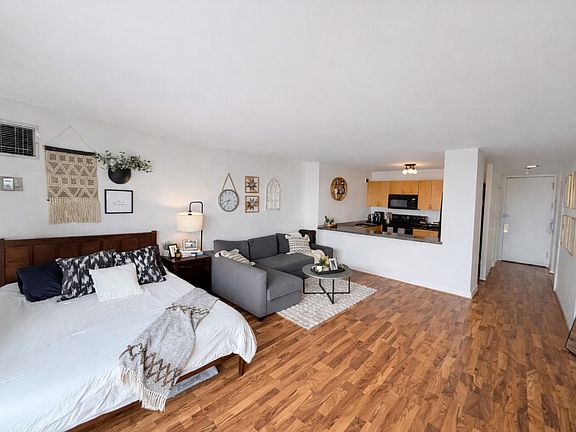 4th image of 1540 N La Salle St #1607