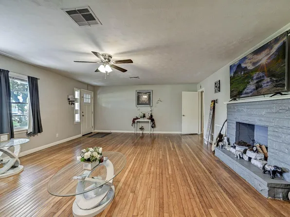 1 4th Ave N, Texas City, TX 77590