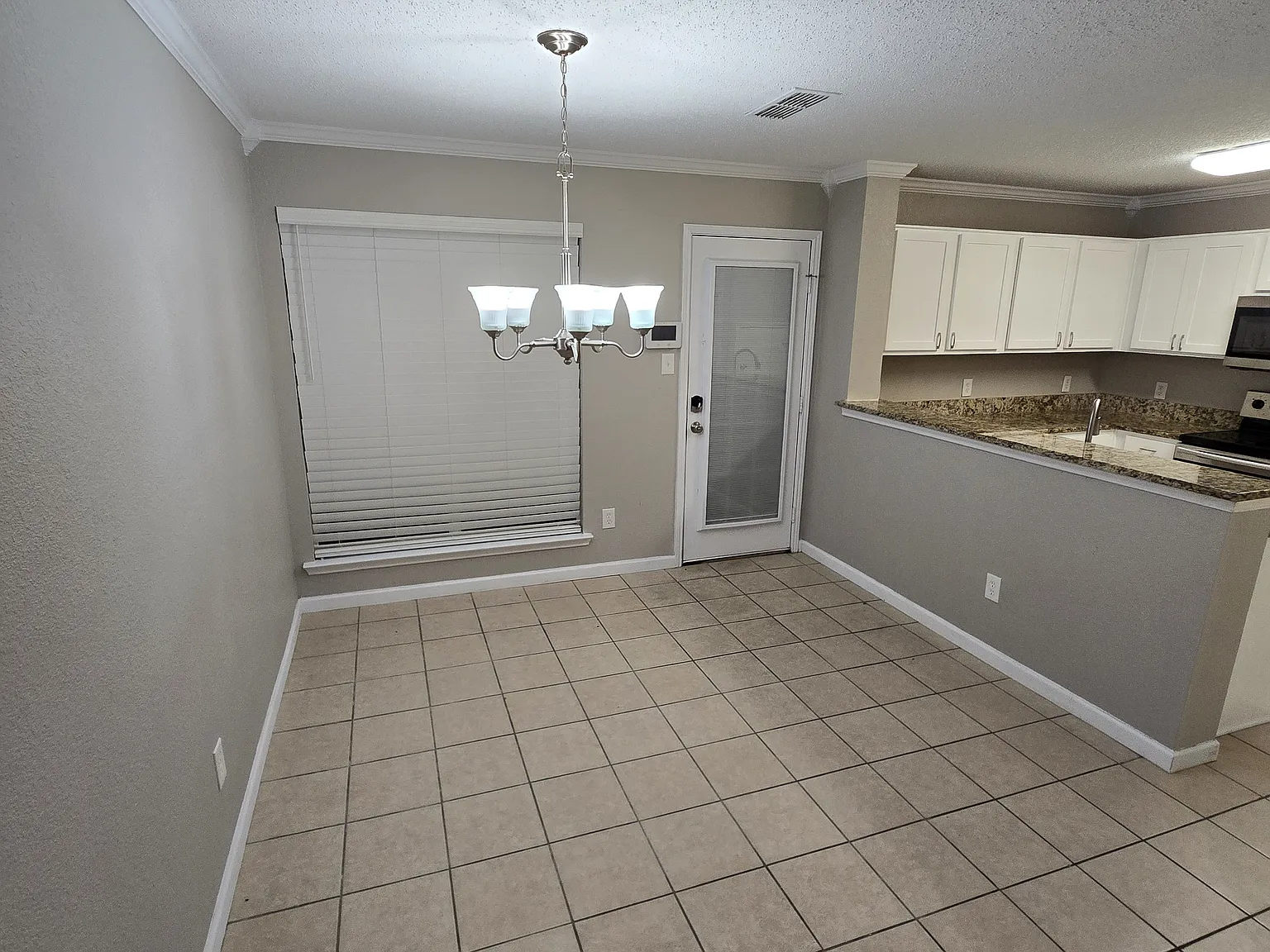 3 bed, 2.5 bath, 1336 sqft, $2,000 — Photo 2