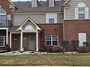 20024 Hidden Oaks Dr, Brownstown, MI