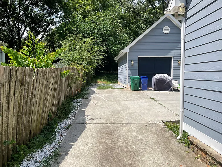 2038 East Dr — Photo 33