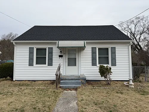 711 Dennis St Photo 1