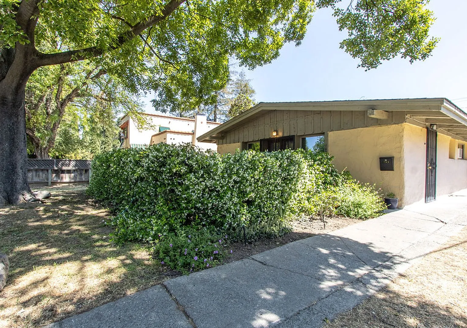 Temporary, Furnished Rental! — Photo 4