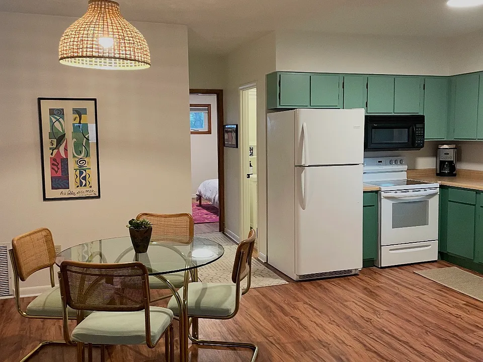 102 Rothesay Ave #2