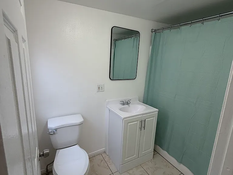 10933 Sampson Ave — Photo 7