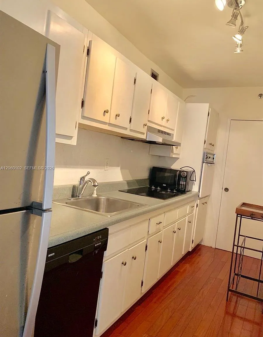 The Decoplage Condo — Photo 4