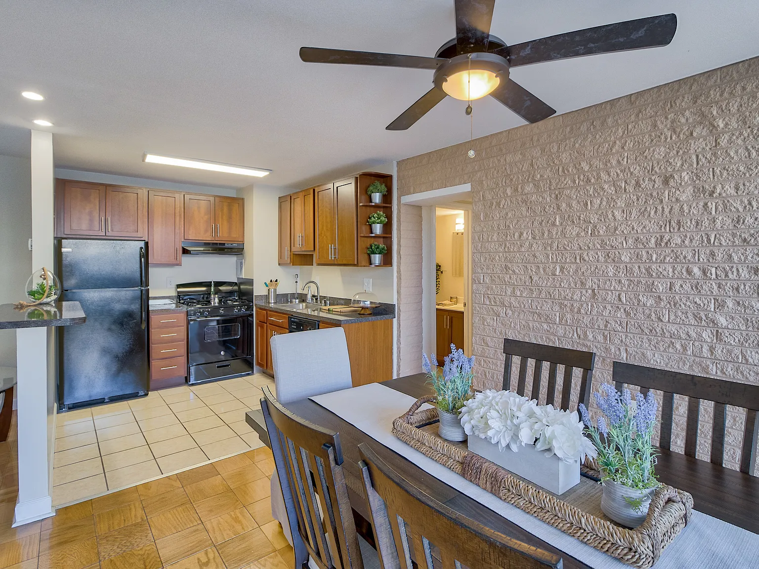 Heritage Park Apartments — Photo 2