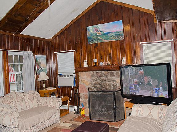 3rd image of 380 Iroquois Dr #000