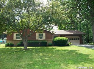 267 Black Walnut Dr, Rochester, NY 14615