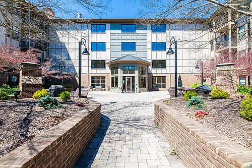445 W Blount Ave #225 Photo 1 445 W Blount Ave #225 Photo 1