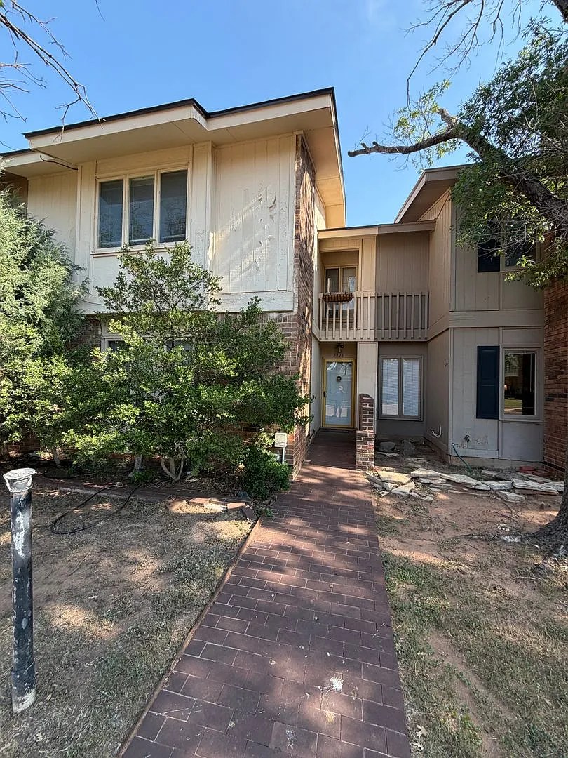 TownHome near LCU, Tech and Medical — Photo 2