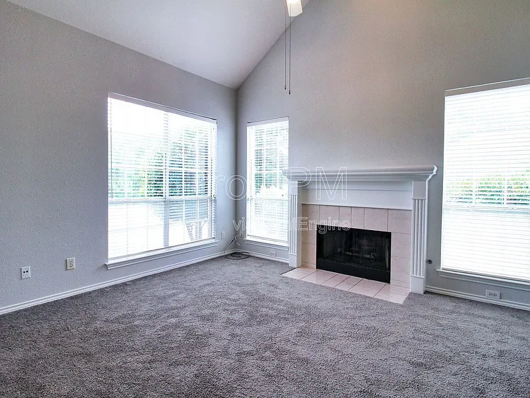 8435 Creekside Cir — Photo 5