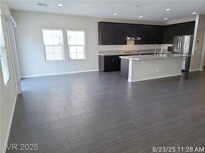 3 bed, 3.0 bath, 1906 sqft, $2,238 — Photo 3