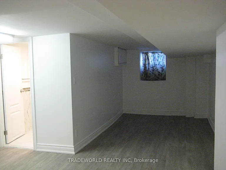 759 Gerrard St E #MAIN FL — Photo 11