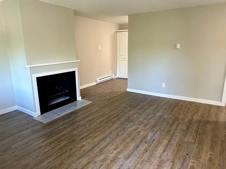 2000 Knox Ave — Photo 2