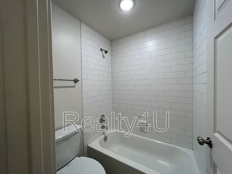 2244 N Canyon Rd — Photo 10