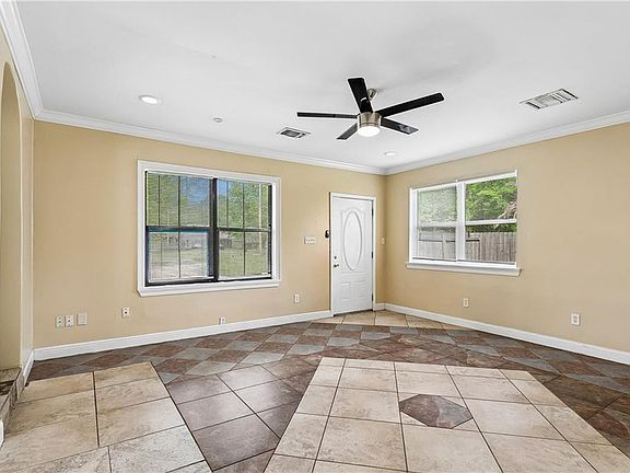 3rd image of 35438 Garden Dr