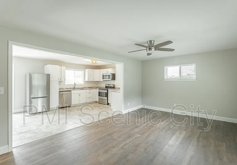 1375 Orbit Dr — Photo 10