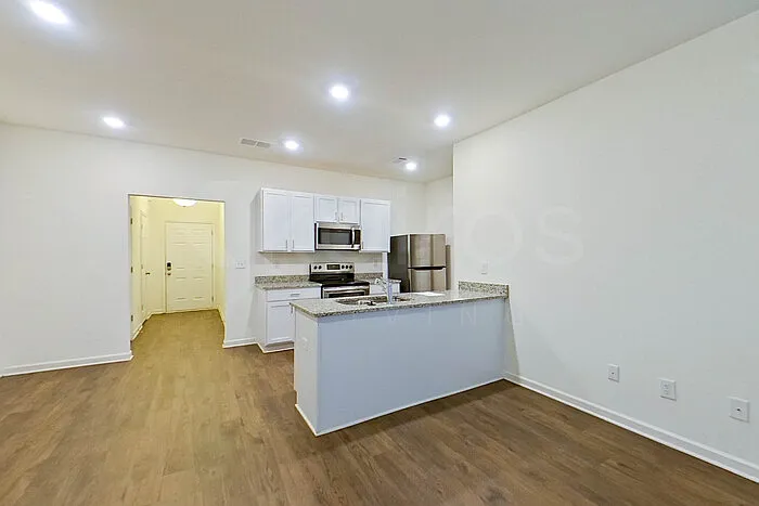 3 bed, 2.5 bath, 1483 sqft, $1,645 — Photo 3