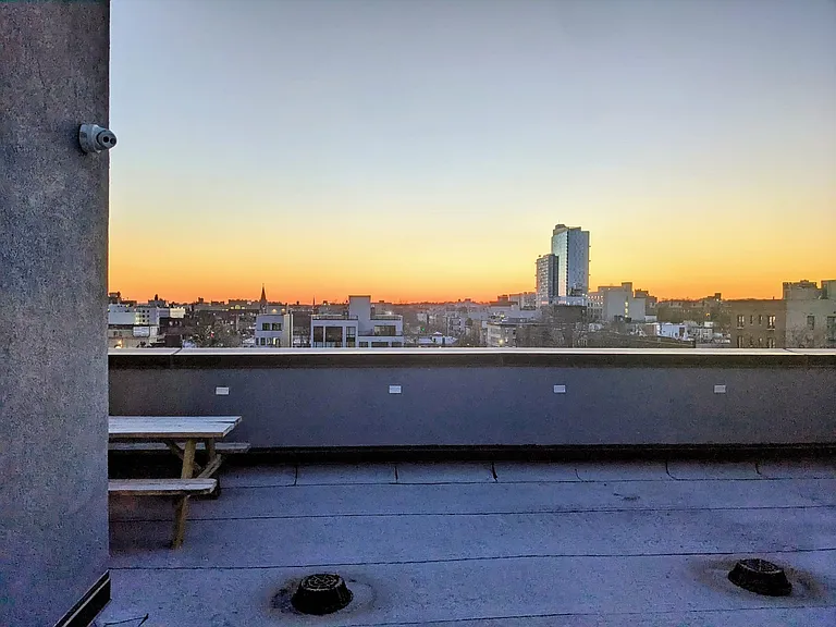 896 New York Ave #4B — Photo 8