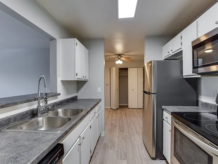 Rosewood Villas - Senior — Photo 9